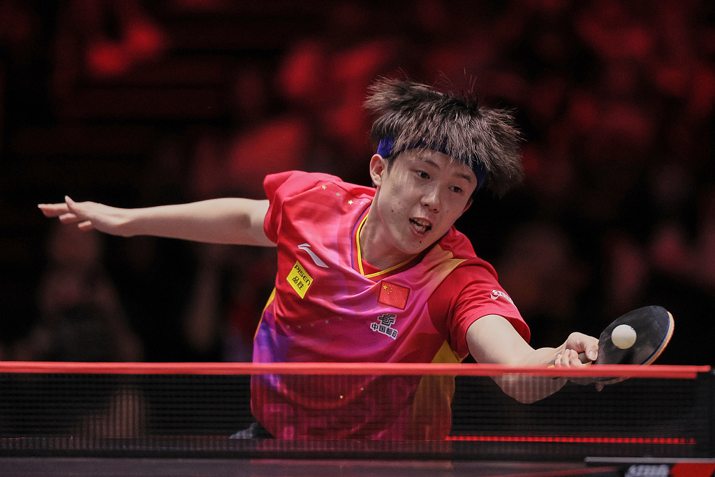 她不仅肩负 她不仅肩负